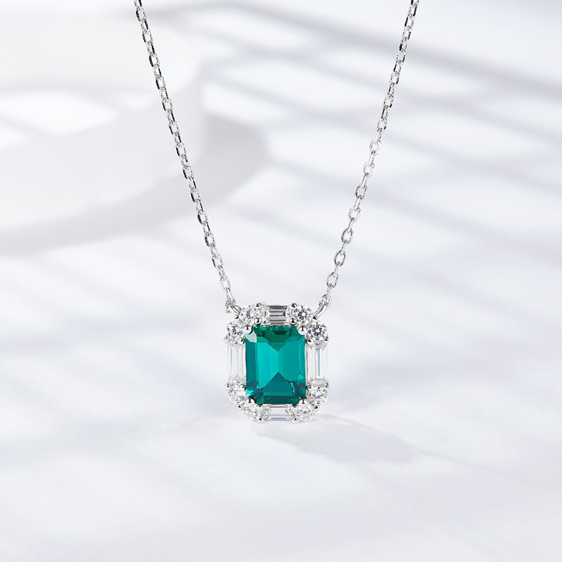 Artistic retro style cultivated emerald square diamond pendant, S925 pure silver plated with 18k gold material Nurture Grandmother Emerald 2ct