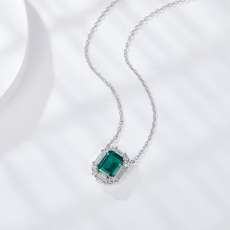 Artistic retro style cultivated emerald square diamond pendant, S925 pure silver plated with 18k gold material Nurture Grandmother Emerald 2ct