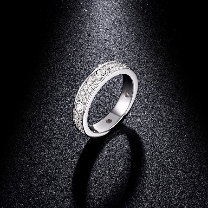 Full Mozambique diamond lined ring, high-end fashion style jewelry
