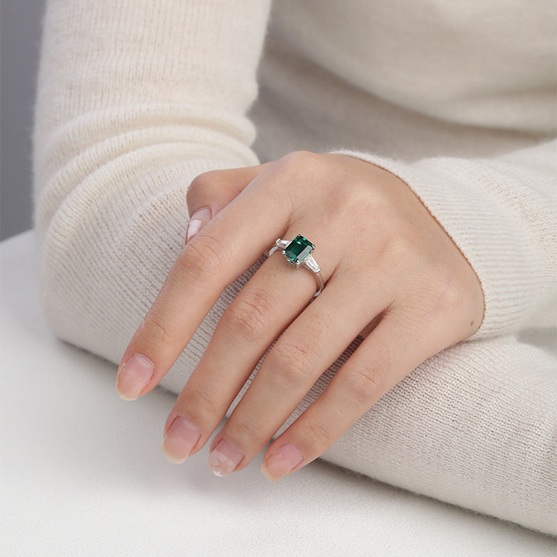 Classic three stone cultivated emerald/cultivated sapphire/cultivated ruby ring, simple and fashionable cultivated colorful gemstone ring, suitable for daily commuting jewelry ring