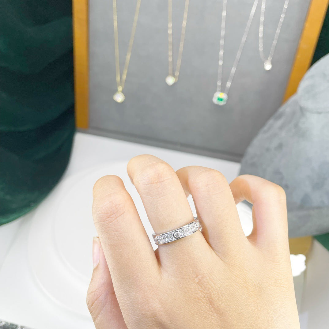 Full Mozambique diamond lined ring, high-end fashion style jewelry